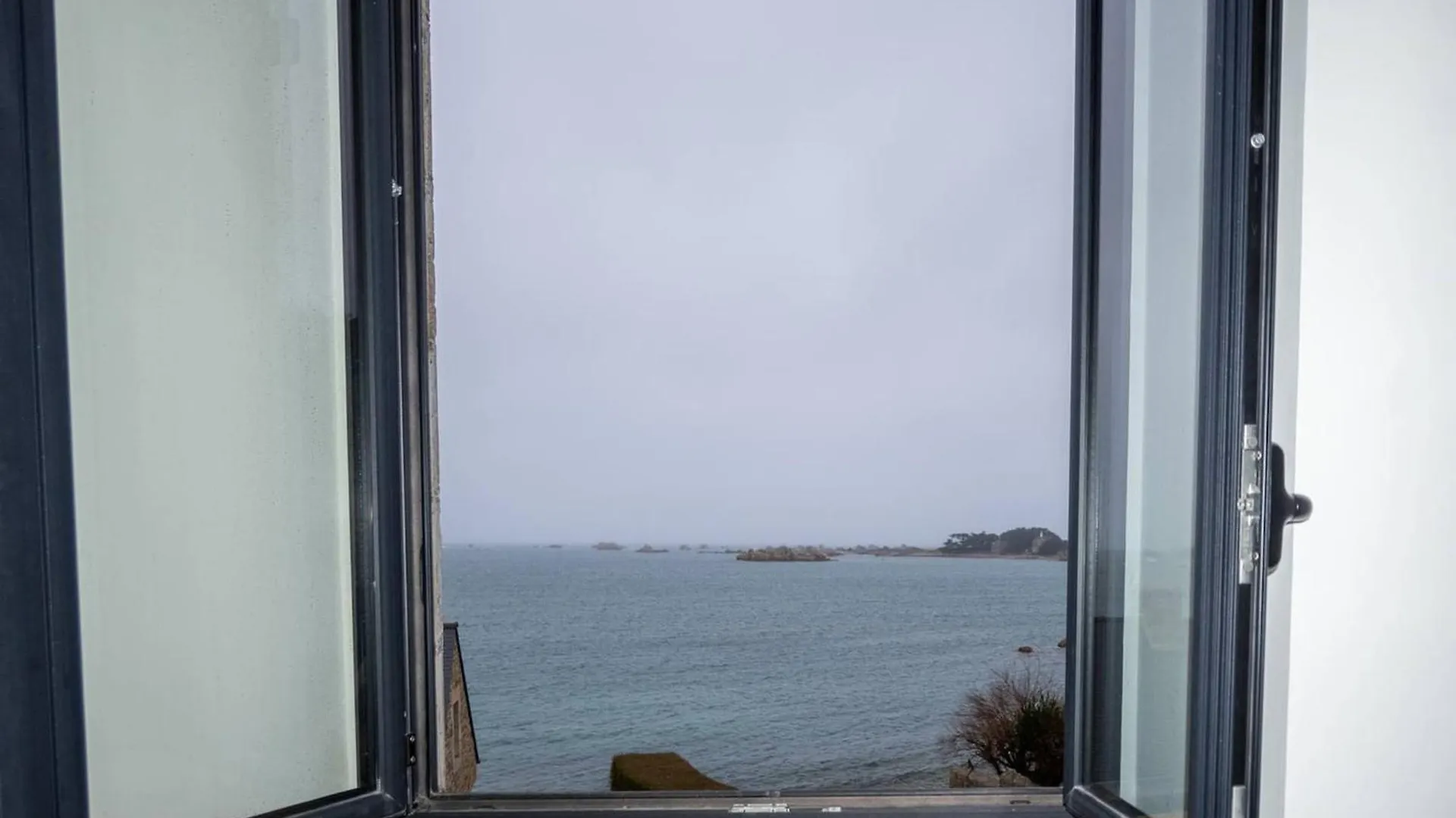 Сasa de vacaciones Villa Hjem Petite, Port Blanc Facing The Sea Penvénan