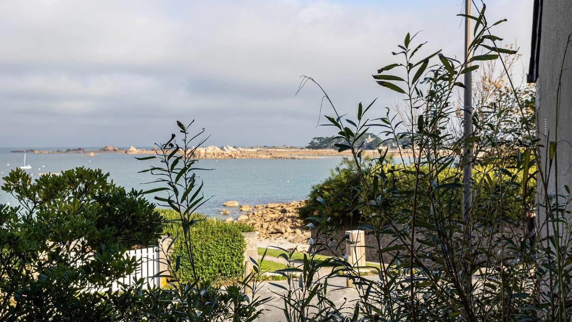 Hjem Petite, Port Blanc Facing The Sea Villa Penvenan